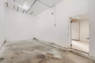8738 NE Humboldt St, Portland, OR 97220 - Photo 30