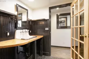 8738 NE Humboldt St, Portland, OR 97220 - Photo 16