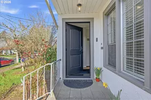 632 SE Peacock Ln, Portland, OR 97214 - Photo 2