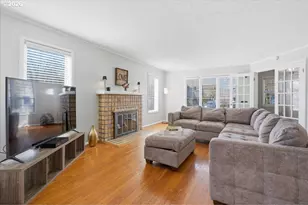 632 SE Peacock Ln, Portland, OR 97214 - Photo 4