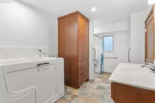 4241 SE Northridge Dr, Milwaukie, OR 97222 - Photo 20