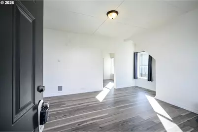 131 NE 2nd St, Willamina, OR 97396 - Photo 6