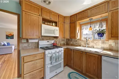 830 17th Ave, Seaside, OR 97138 - Photo 8