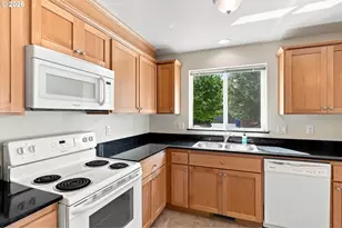 4745 N Amherst St, Portland, OR 97203 - Photo 8