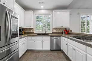 19874 Bennington Ct, West Linn, OR 97068 - Photo 10