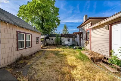 214 N Peach St, Medford, OR 97501 - Photo 6