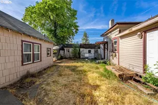 214 N Peach St, Medford, OR 97501 - Photo 6