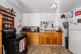 214 N Peach St, Medford, OR 97501 - Photo 8