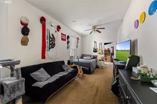 214 N Peach St, Medford, OR 97501 - Photo 14