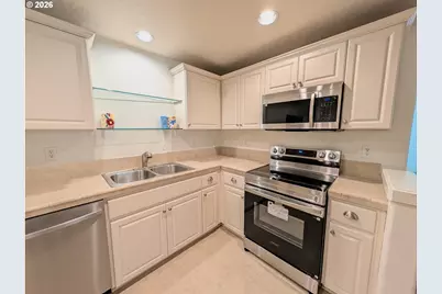 8906 NE Brentford Way, Hillsboro, OR 97006 - Photo 10