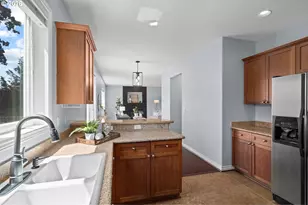 10290 SW Homestead Ln, Beaverton, OR 97008 - Photo 8