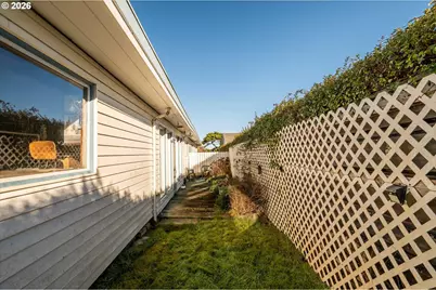 615 Jackson Ave SW, Bandon, OR 97411 - Photo 30