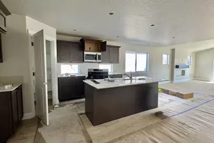 862 NE Laurel Spgs Dr, Hermiston, OR 97838 - Photo 2