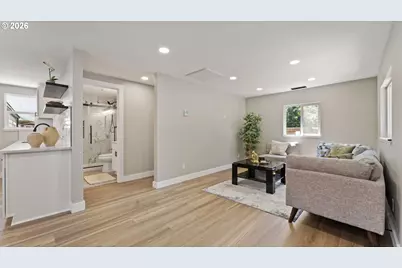 9400 NE Gertz Ct, Portland, OR 97211 - Photo 8