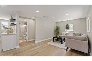 9400 NE Gertz Ct, Portland, OR 97211 - Photo 8