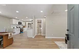 9400 NE Gertz Ct, Portland, OR 97211 - Photo 12