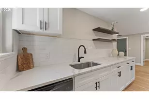 9400 NE Gertz Ct, Portland, OR 97211 - Photo 18
