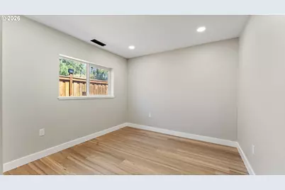 9400 NE Gertz Ct, Portland, OR 97211 - Photo 34