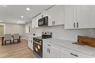 9400 NE Gertz Ct, Portland, OR 97211 - Photo 16