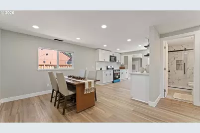9400 NE Gertz Ct, Portland, OR 97211 - Photo 10