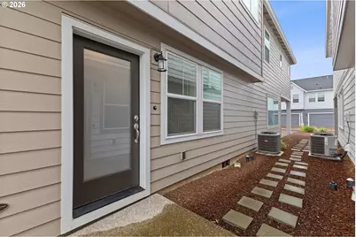 7016 SE Frasier Ln, Hillsboro, OR 97123 - Photo 2