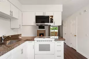 10900 SW 76th Pl, Portland, OR 97223 - Photo 6