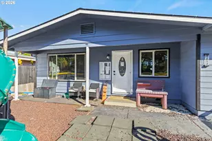 1617 Arthur St, North Bend, OR 97459 - Photo 2