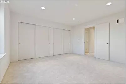 4643 N Gantenbein Ave, Portland, OR 97217 - Photo 40