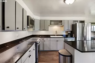 613 SE 5th St, Oakland, OR 97462 - Photo 20