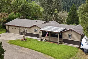 613 SE 5th St, Oakland, OR 97462 - Photo 4