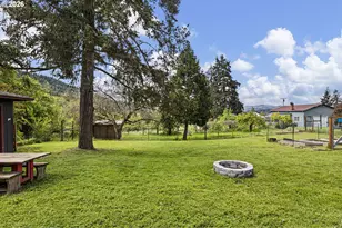 613 SE 5th St, Oakland, OR 97462 - Photo 40