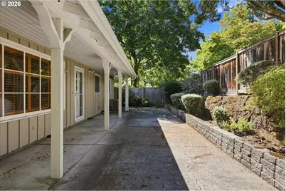 485 Country Club Ct, Lake Oswego, OR 97034 - Photo 32