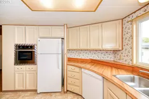 1411 NW 9th Ct, McMinnville, OR 97128 - Photo 10