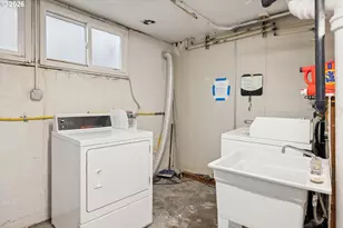 2025 SE Caruthers St, Portland, OR 97214 - Photo 26