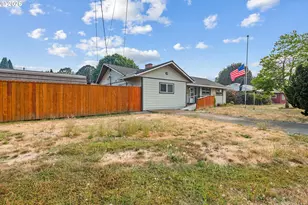 1610 NE 9th St, McMinnville, OR 97128 - Photo 2