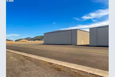 2815 NW Aviation Dr, Roseburg, OR 97470 - Photo 20