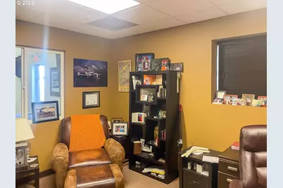 2815 NW Aviation Dr, Roseburg, OR 97470 - Photo 8