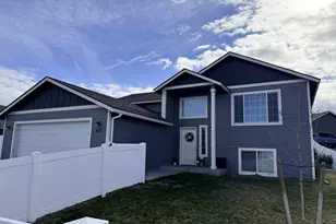 472 Cardinal Pl, Umatilla, OR 97882 - Photo 2