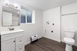 1241 NW Couch St, Camas, WA 98607 - Photo 34