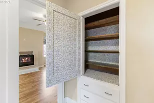 1241 NW Couch St, Camas, WA 98607 - Photo 12