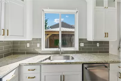 698 NW Hertel St, Hillsboro, OR 97124 - Photo 18