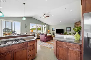 18525 NE Marine Dr, Portland, OR 97230 - Photo 20