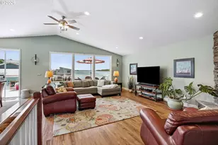 18525 NE Marine Dr, Portland, OR 97230 - Photo 8
