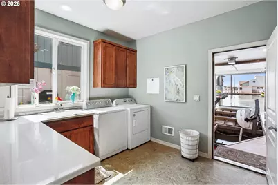 18525 NE Marine Dr #E8, Portland, OR 97230 - Photo 32