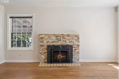 1385 NE Pearl St, Salem, OR 97301 - Photo 8