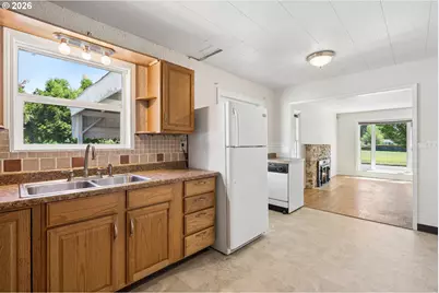 1385 NE Pearl St, Salem, OR 97301 - Photo 10