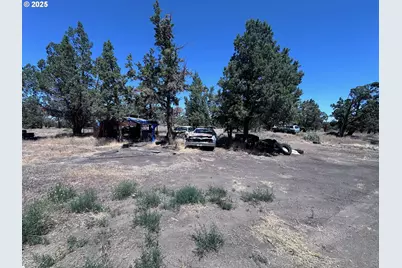 3295 NE 37th St, Redmond, OR 97756 - Photo 2