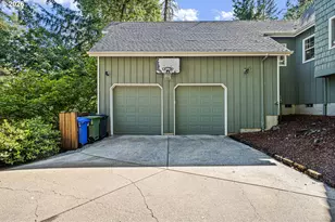 75 Marlboro Ln, Eugene, OR 97405 - Photo 2