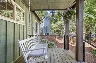 75 Marlboro Ln, Eugene, OR 97405 - Photo 4