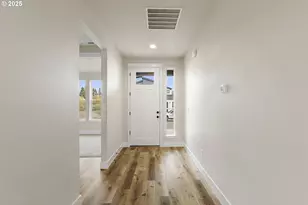 707 Magnolia Ave, Woodburn, OR 97071 - Photo 8